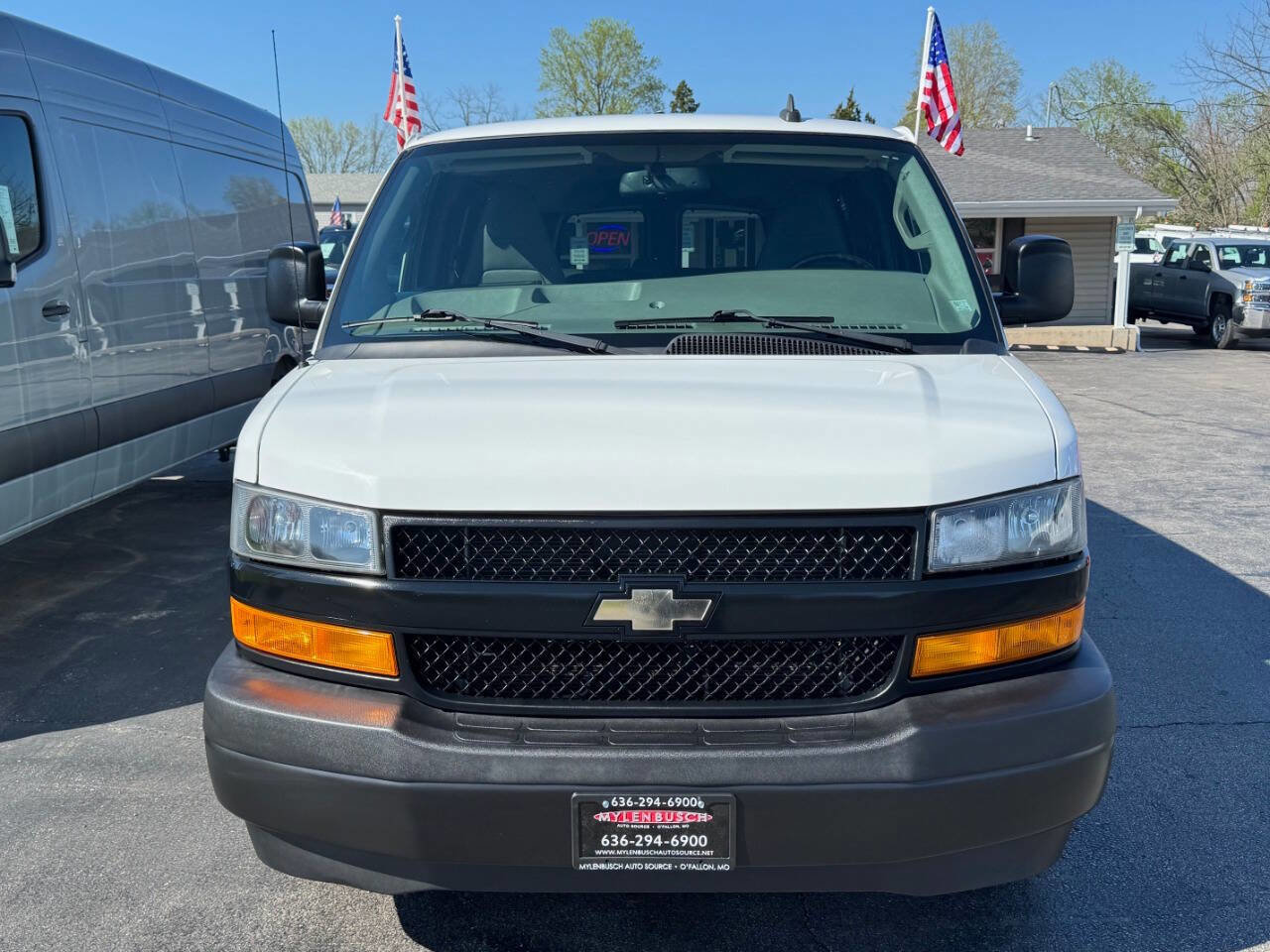 Used 2018 Chevrolet Express 2500 LS w/ Driver Convenience Package image 3