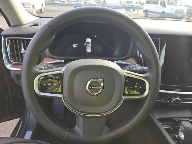 Used 2025 Volvo V60 B5 Cross Country Plus image 5