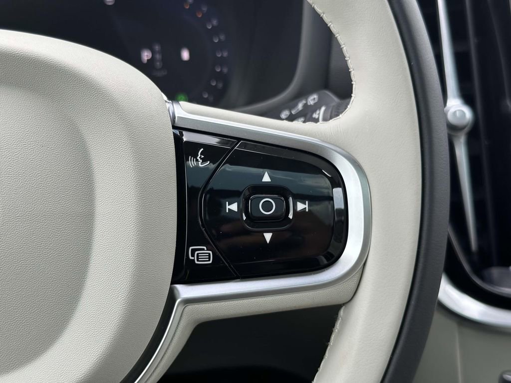 New 2026 Volvo V60 B5 Cross Country Plus w/ Protection Package Premier image 9
