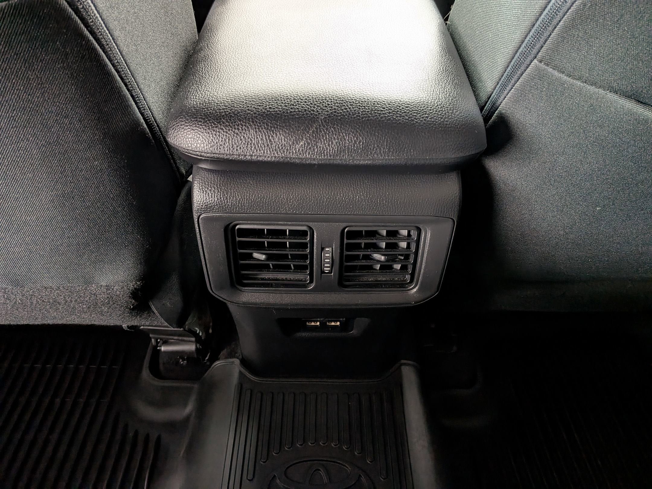 Used 2021 Toyota RAV4 XLE AWD/4WD image 26