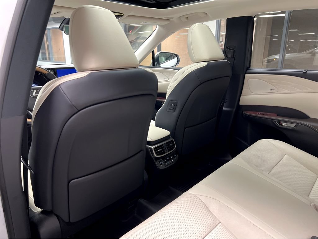 Certified 2025 Lexus RX 450h AWD w/ Convenience Package image 19