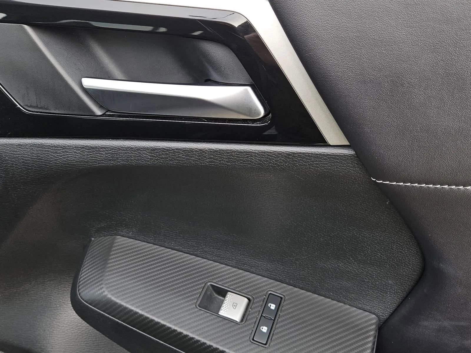 Used 2024 Mitsubishi Outlander SE Black Edition image 25