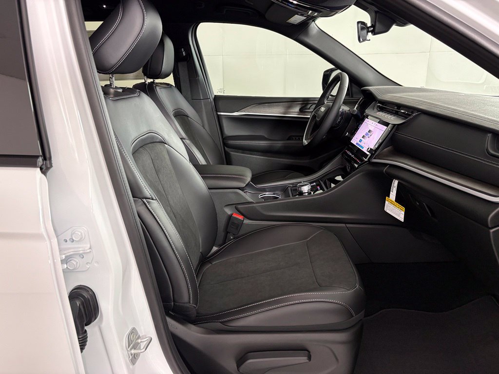 New 2027 Jeep Grand Cherokee Altitude AWD/4WD image 42