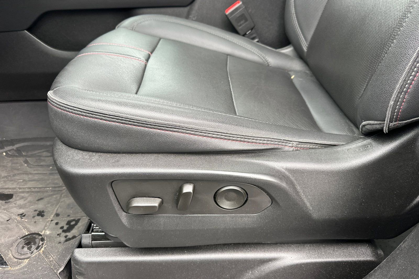 Used 2023 Chevrolet Suburban RST w/ Luxury Package image 13