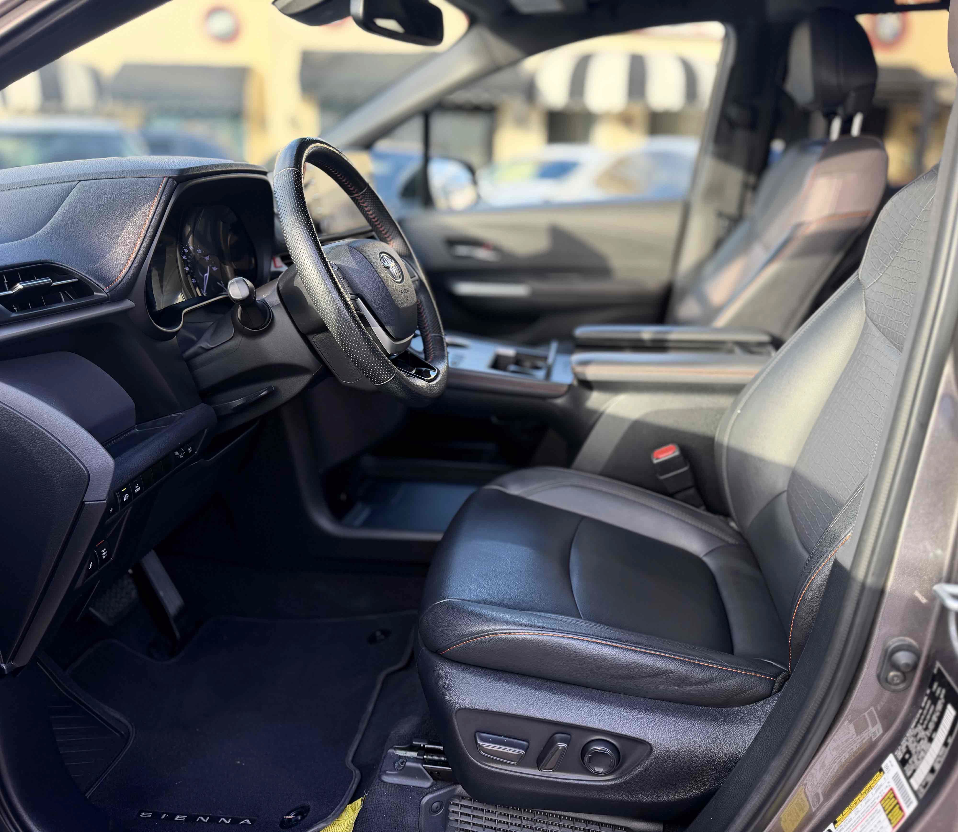 Used 2022 Toyota Sienna XSE w/ XSE Plus Package FWD image 21