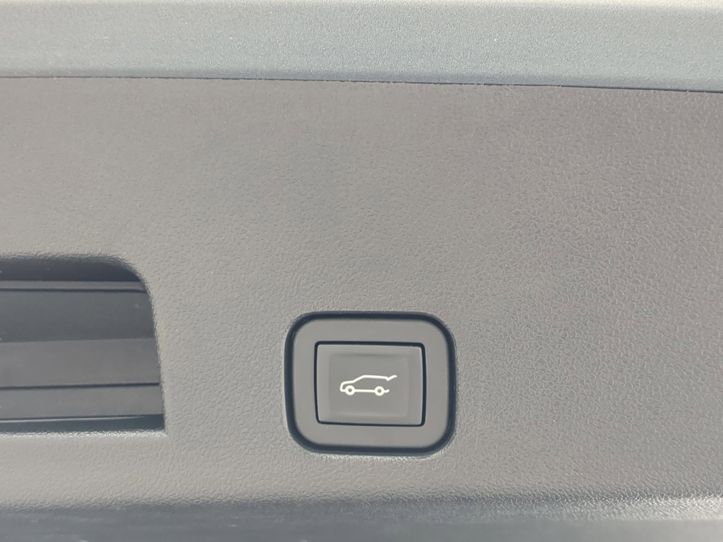 Used 2024 GMC Acadia Elevation image 29