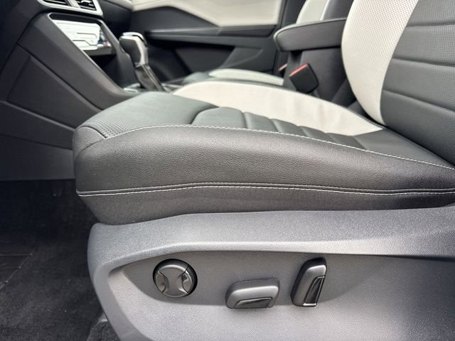 New 2026 Volkswagen Taos SEL image 12