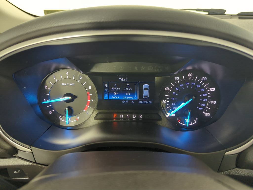 Used 2015 Ford Fusion SE w/ Equipment Group 201A FWD image 39