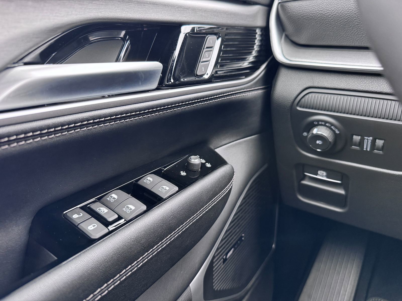 New 2025 Jeep Wagoneer Series II image 13