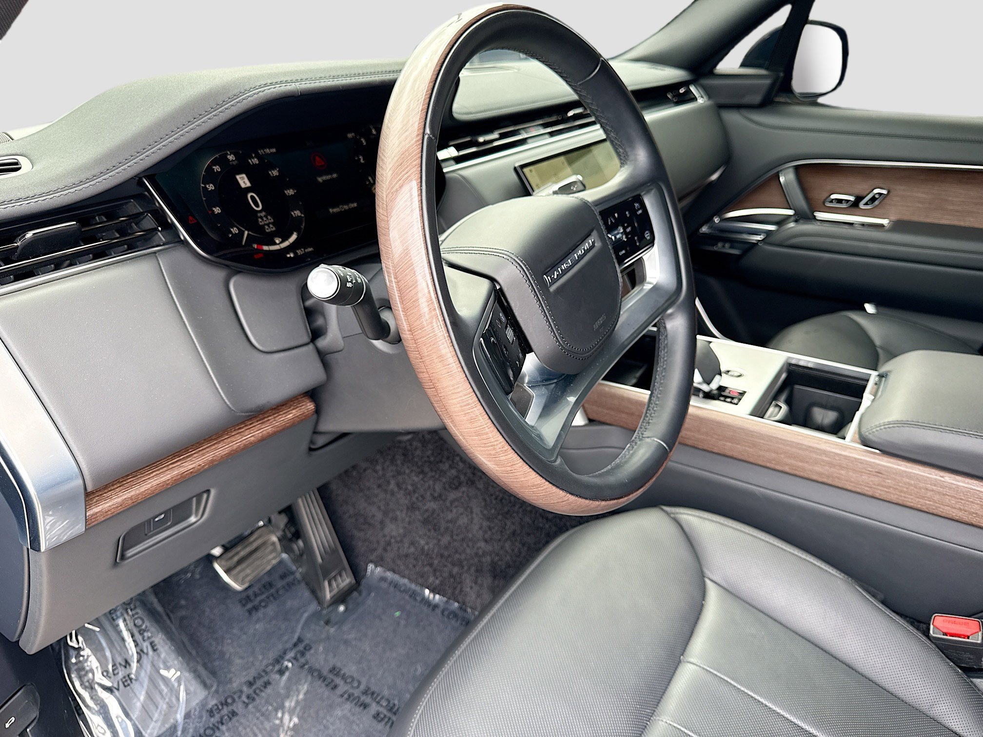 Used 2025 Land Rover Range Rover Long Wheelbase SE AWD/4WD image 25
