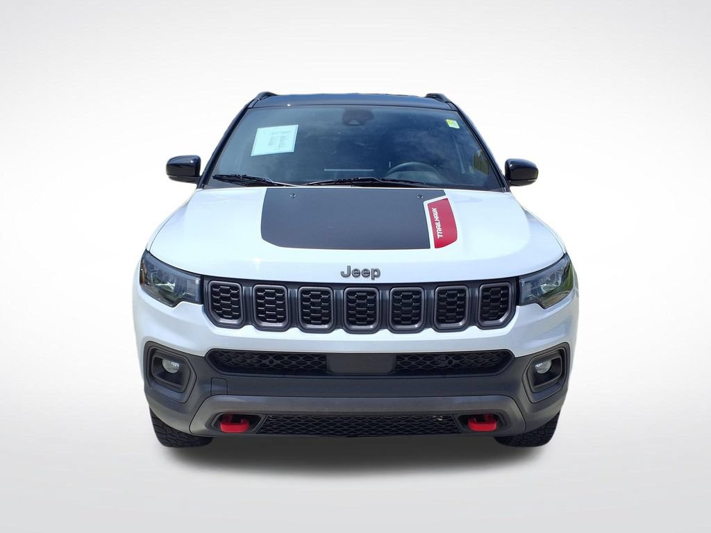Used 2025 Jeep Compass Trailhawk AWD/4WD image 2
