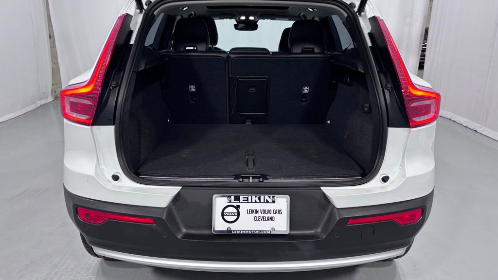 Used 2023 Volvo XC40 B5 Plus w/ Climate Package image 31