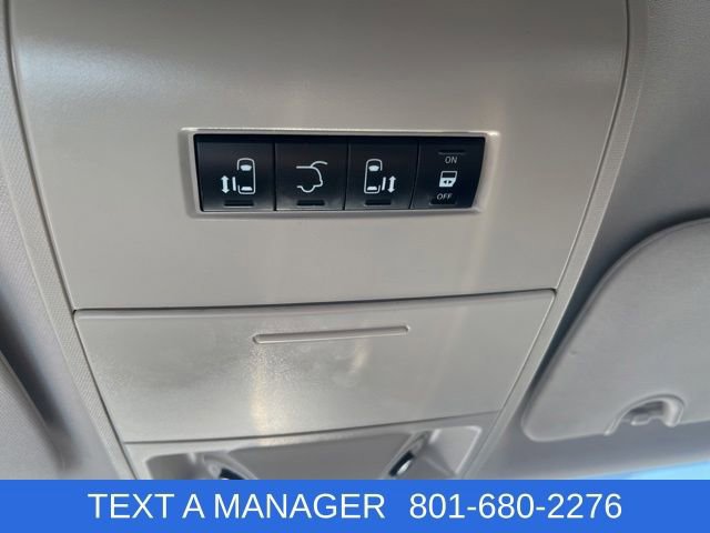 Used 2015 Chrysler Town & Country Touring FWD image 20