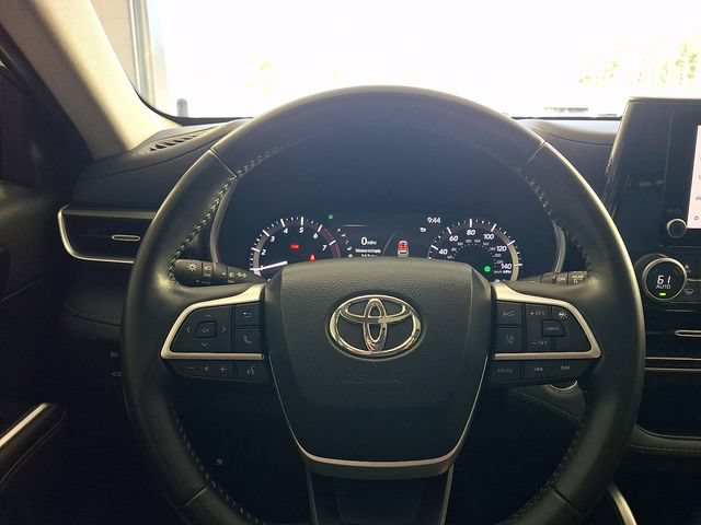 Used 2023 Toyota Highlander XLE FWD image 25