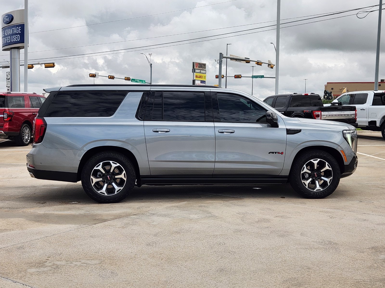 Used 2026 GMC Yukon XL AT4 w/ AT4 Premium Plus Package AWD/4WD image 7