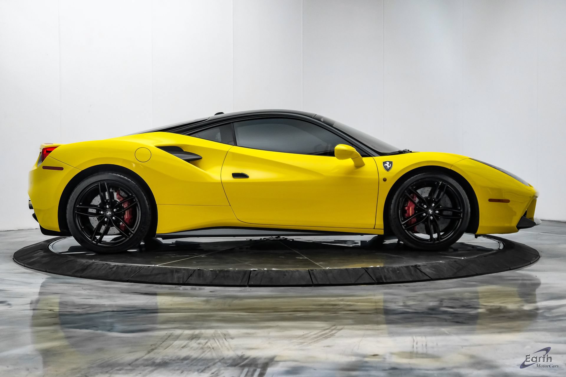 Used 2019 Ferrari 488 GTB RWD image 25