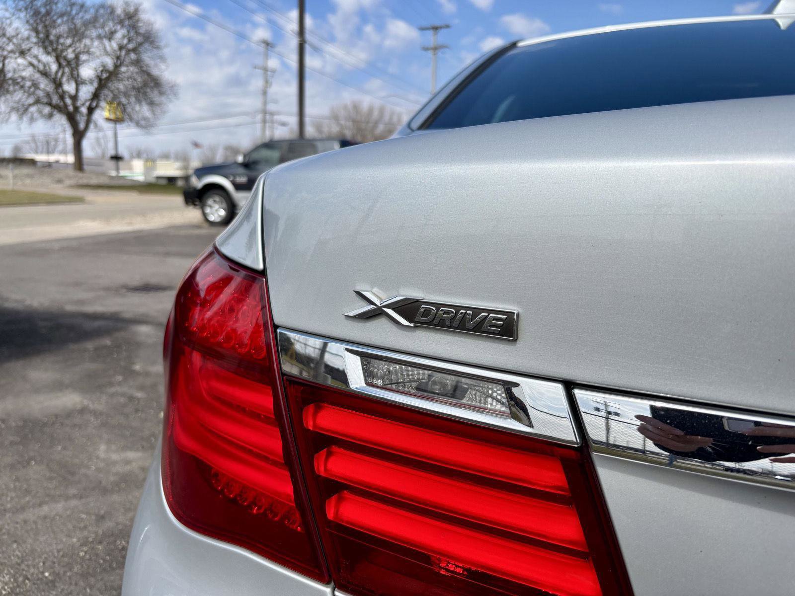 Used 2014 BMW 750i xDrive image 32