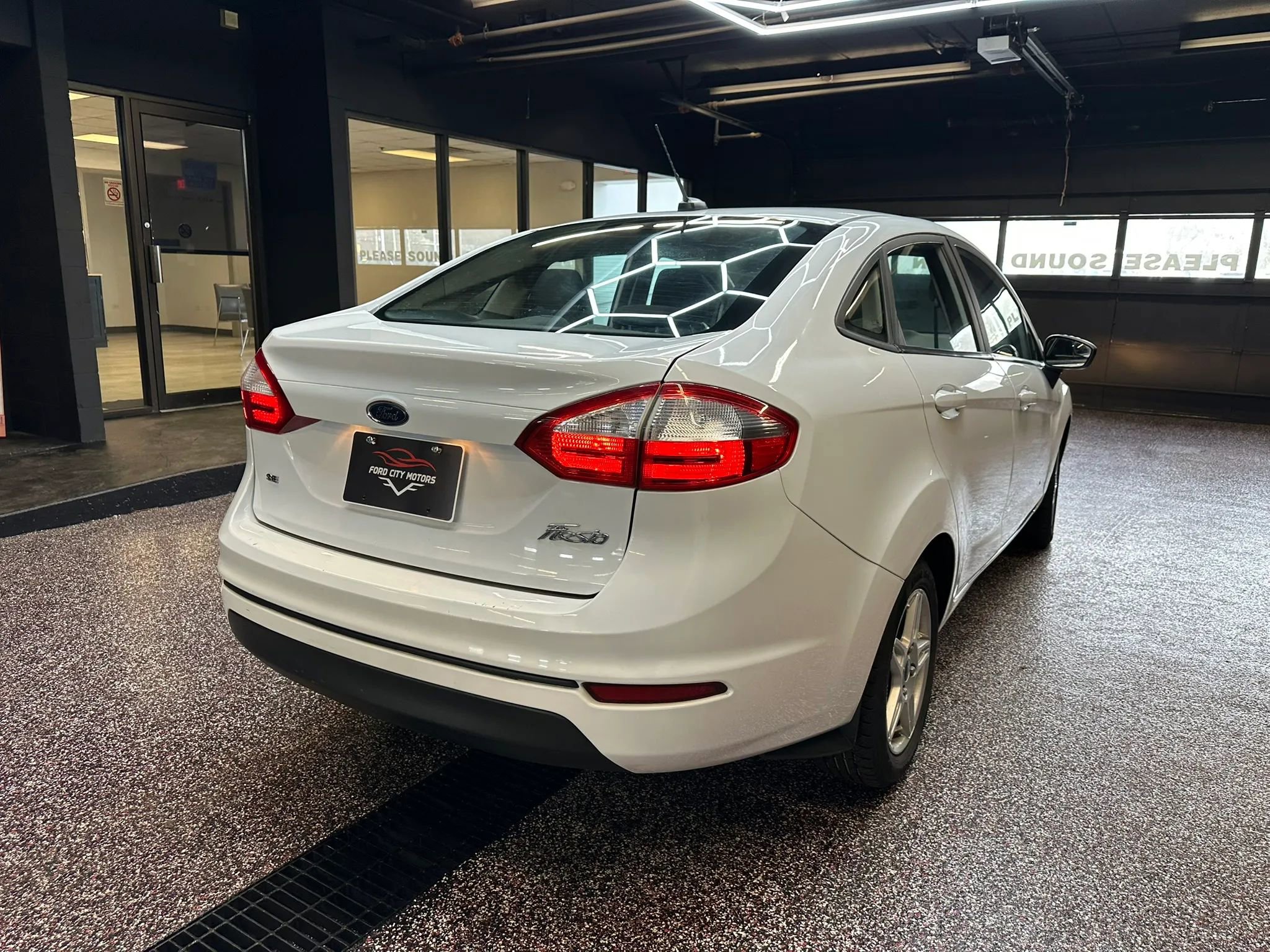 Used 2017 Ford Fiesta SE image 7
