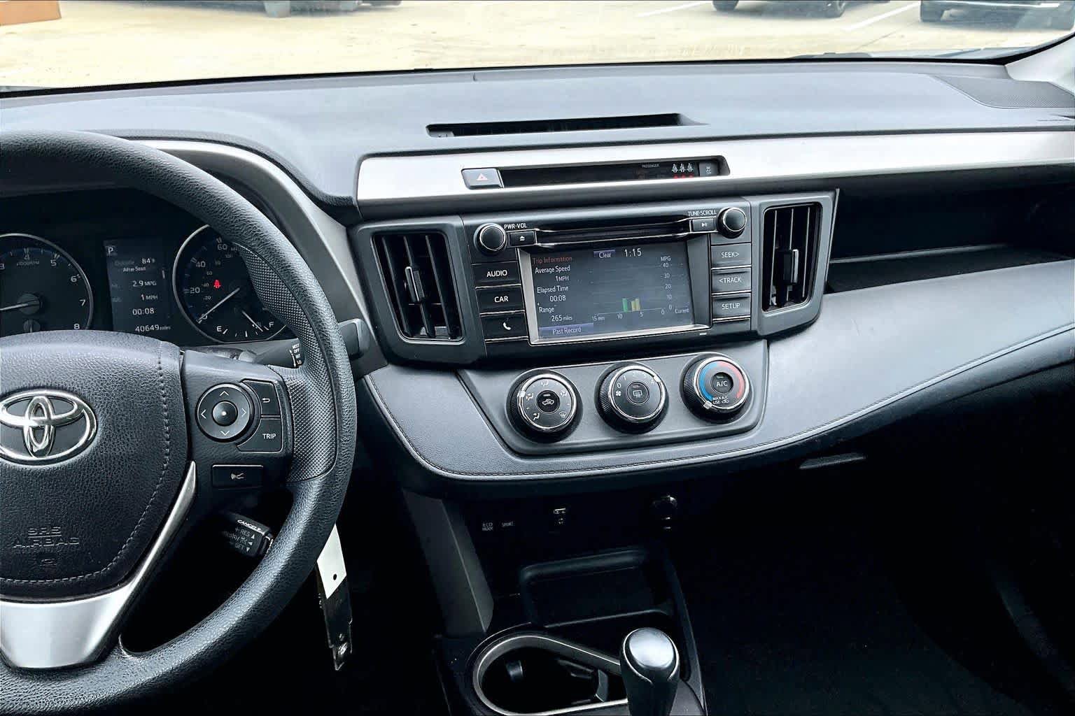 Used 2018 Toyota RAV4 LE FWD image 7