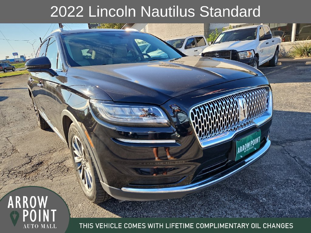 Used 2022 Lincoln Nautilus FWD w/ Premium Package image 2