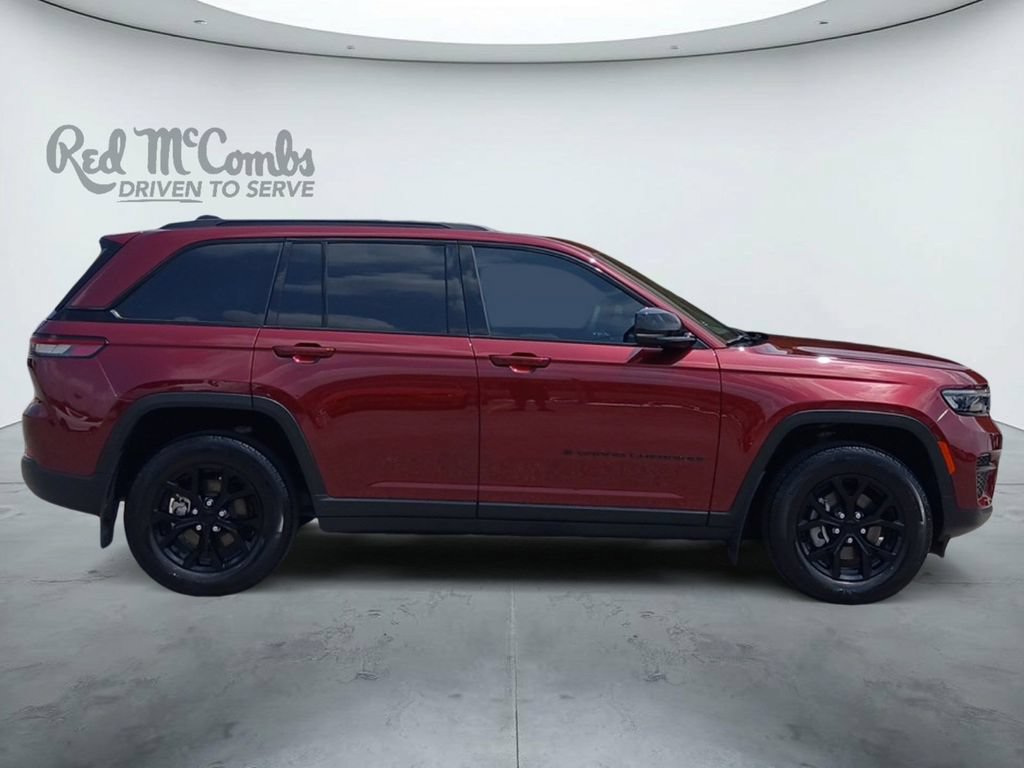 Used 2025 Jeep Grand Cherokee Altitude AWD/4WD image 6