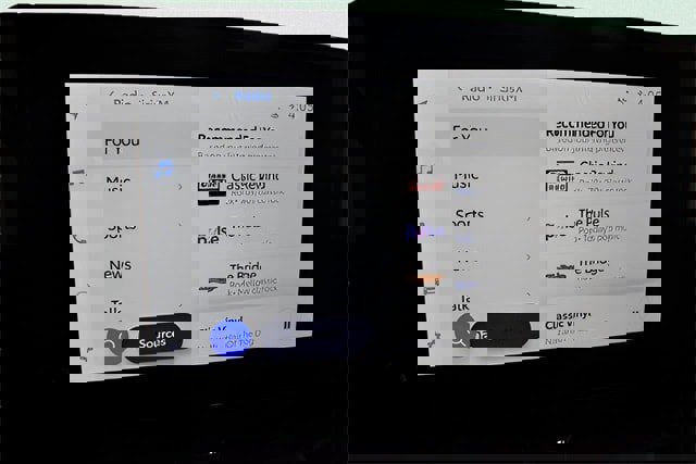 Used 2025 Toyota Corolla LE image 28