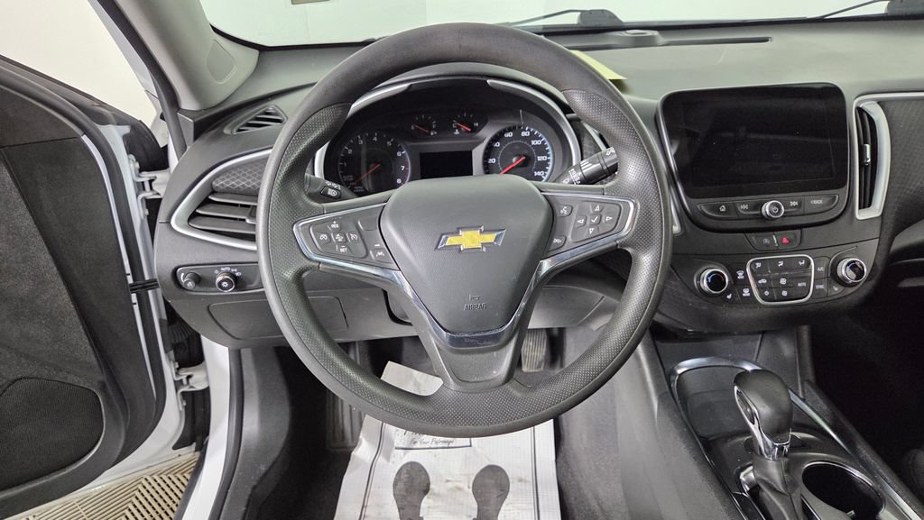 Used 2023 Chevrolet Malibu LT FWD image 15
