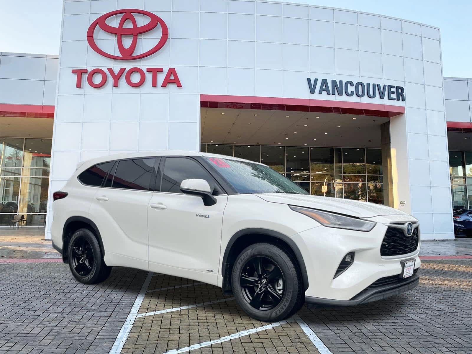 Used 2021 Toyota Highlander LE AWD/4WD image 1