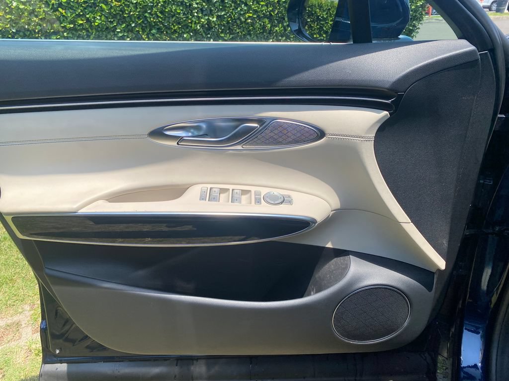 Certified 2022 Genesis GV70 2.5T AWD/4WD image 13