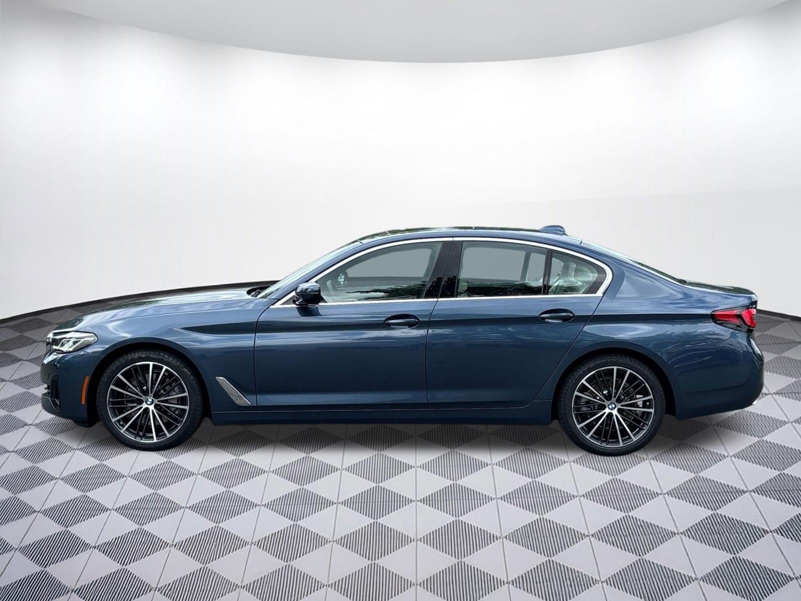 Used 2023 BMW 530i xDrive w/ Premium Package AWD/4WD image 2