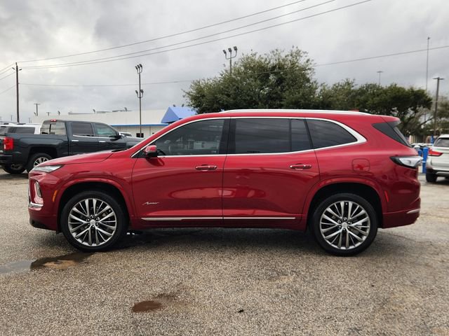Used 2025 Buick Enclave Avenir image 4
