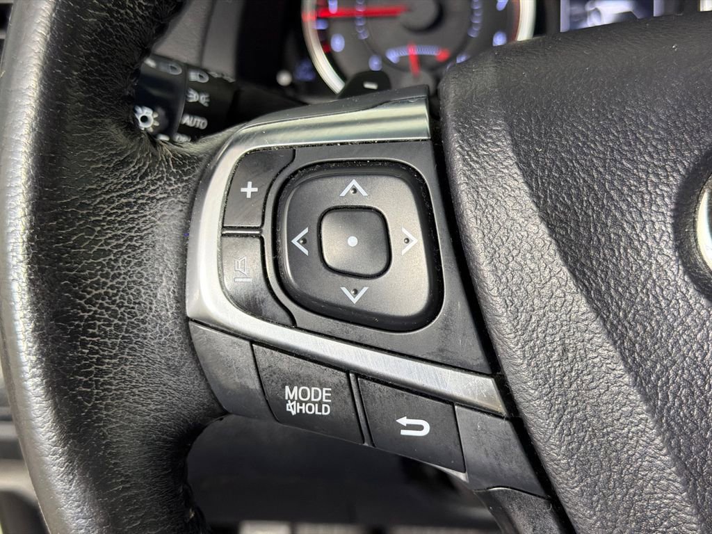 Used 2016 Toyota Camry SE w/ Moonroof Package image 25