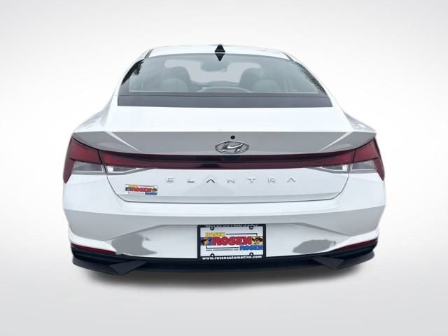 Certified 2023 Hyundai Elantra SEL w/ Convenience Package image 4
