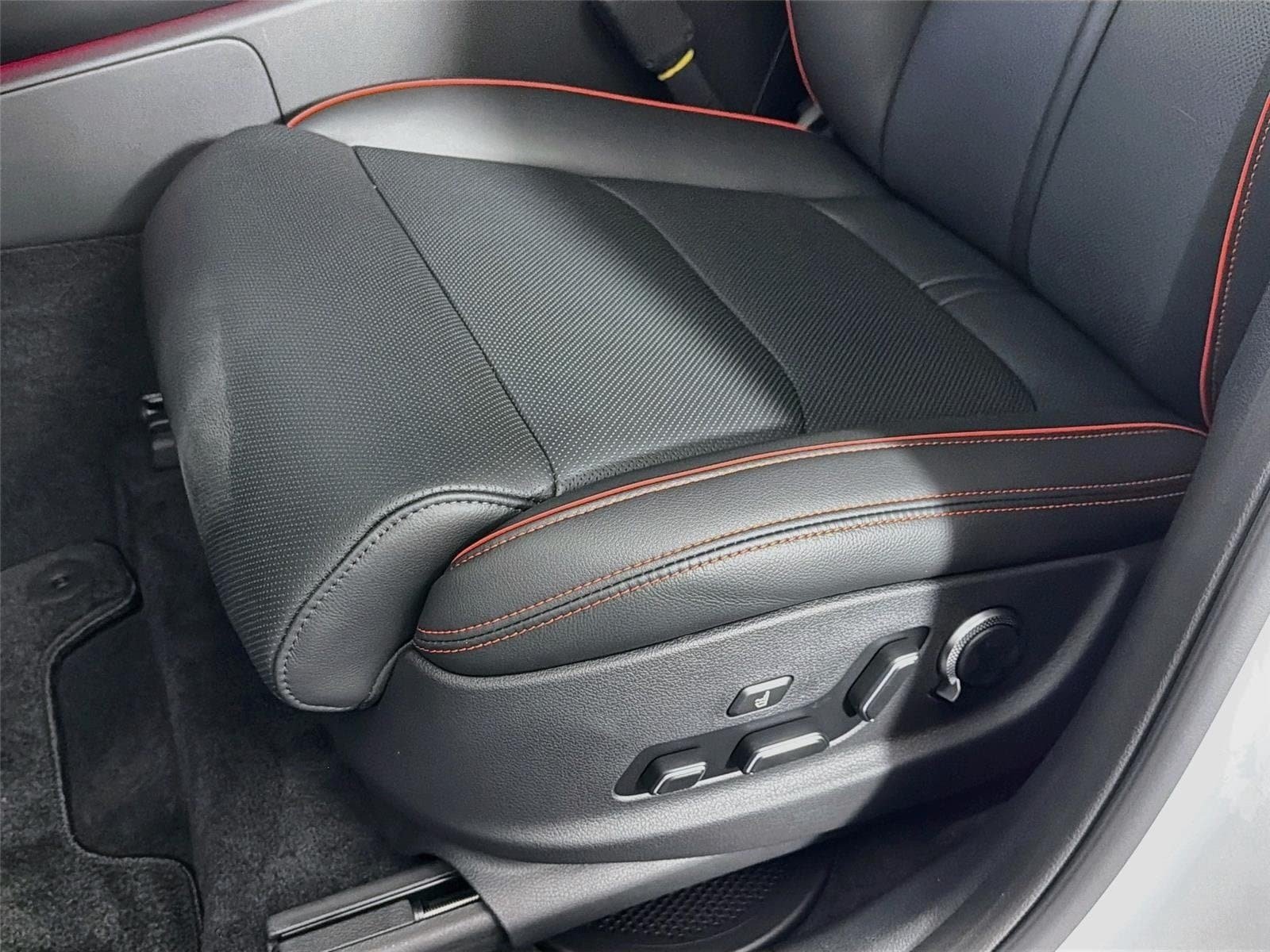 New 2027 Genesis GV70 2.5T Sport Prestige AWD/4WD image 21