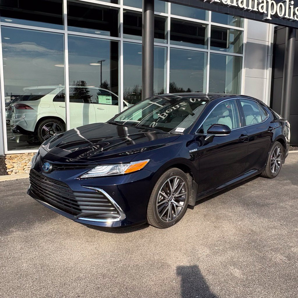 Used 2021 Toyota Camry XLE w/ Navigation Upgrade Package FWD image 2