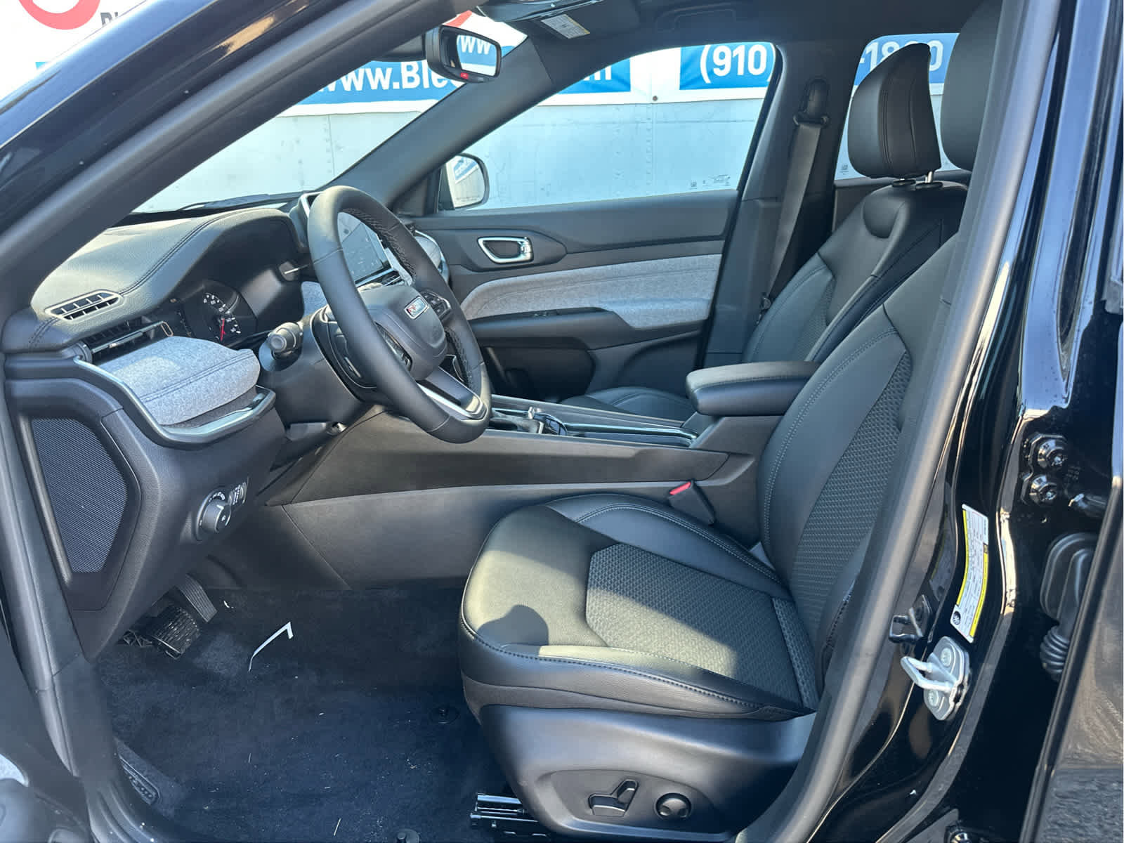 New 2025 Jeep Compass Latitude w/ Convenience Group image 29