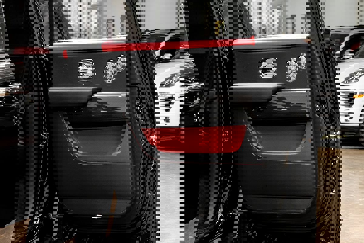 Used 2022 Rolls-Royce Cullinan Black Badge w/ Dark Exterior Package image 50