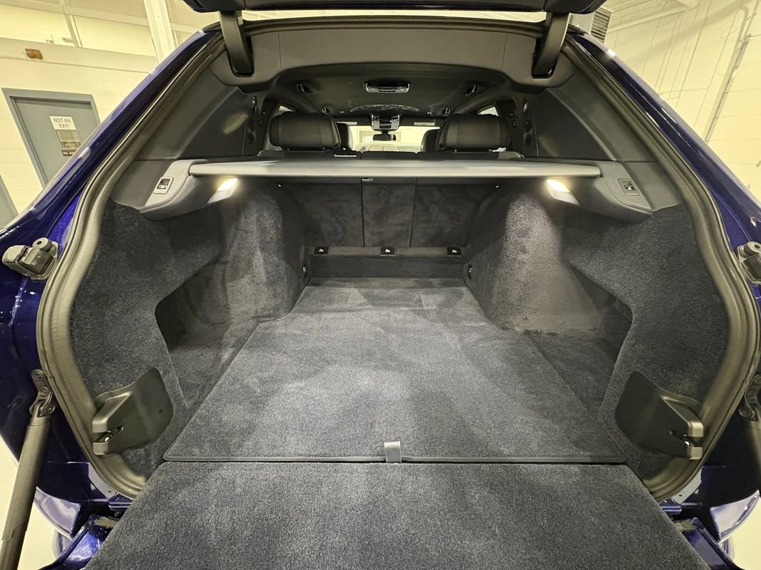 Used 2024 Rolls-Royce Cullinan Black Badge w/ Leather Finishing Pack image 35