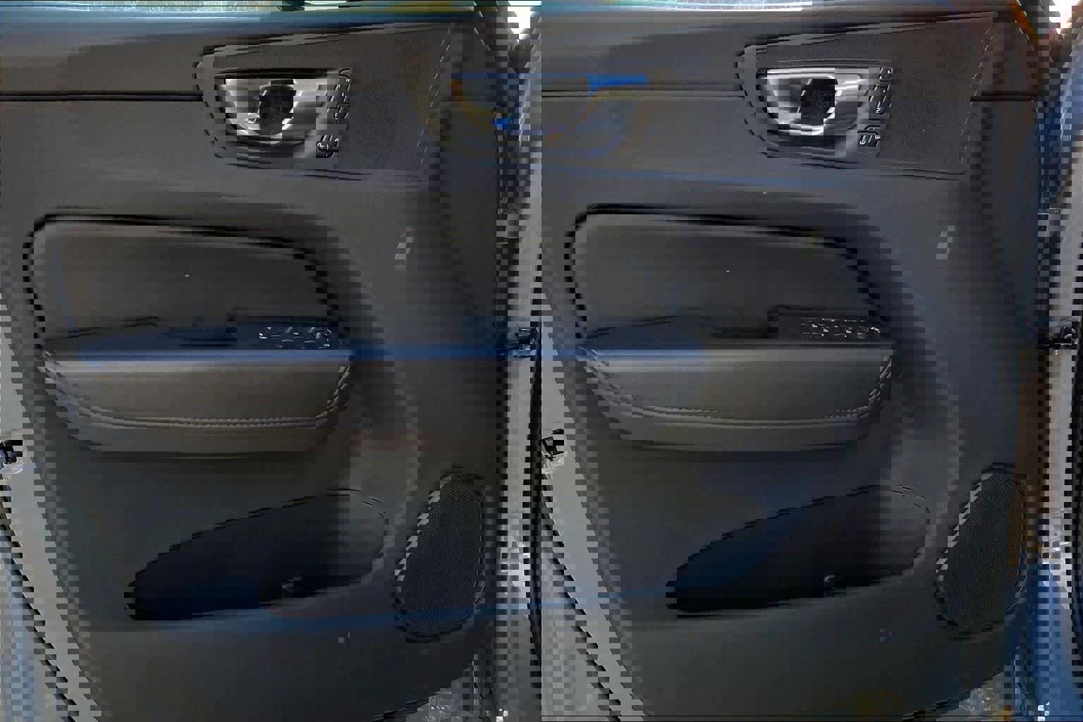 Used 2024 Volvo XC60 B5 Plus image 22