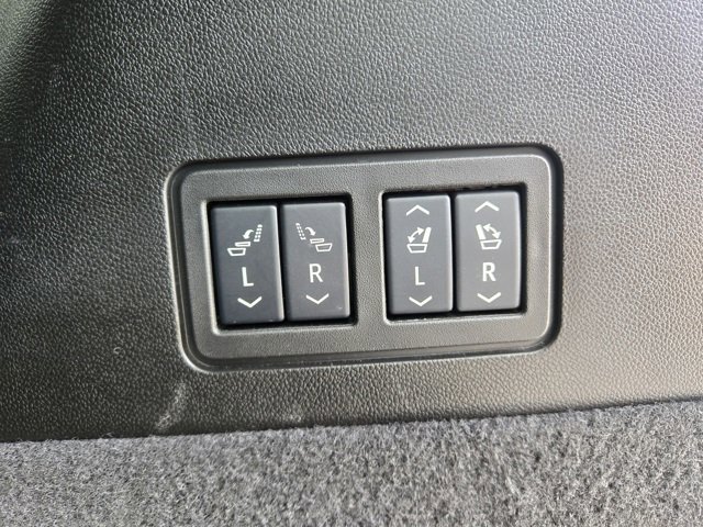 Used 2025 Cadillac XT6 Premium Luxury image 9