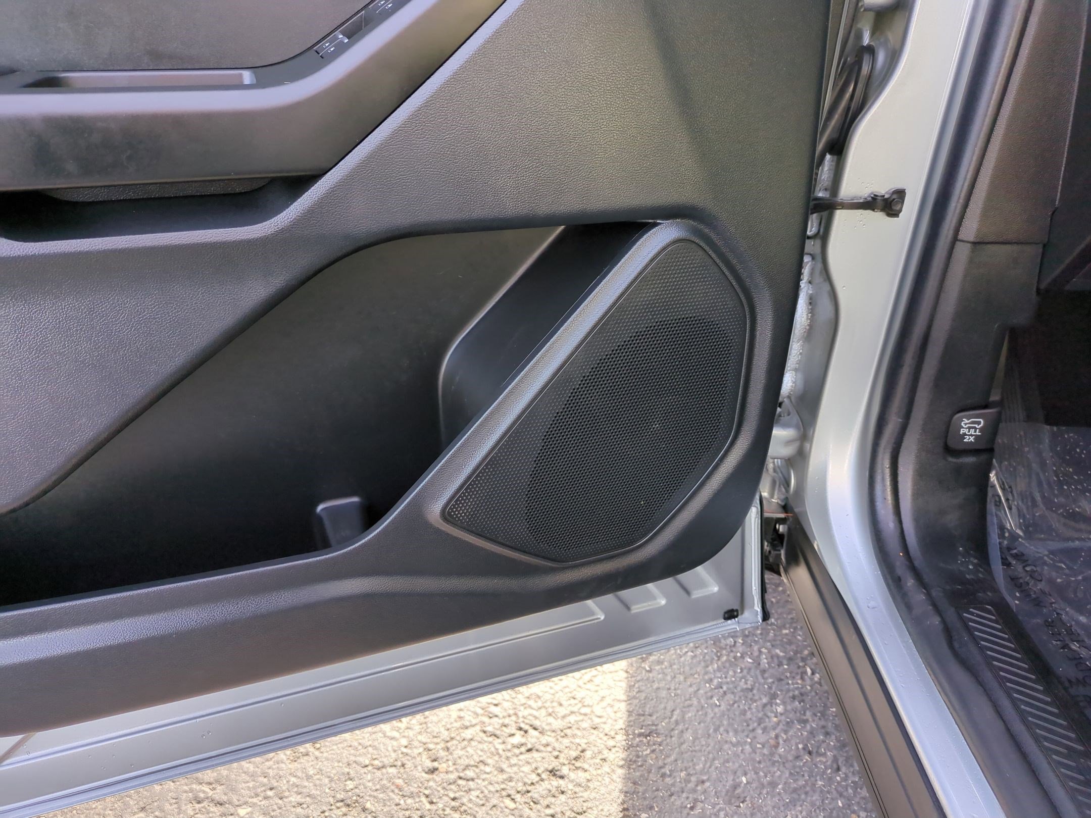 Used 2023 Ford Explorer 4WD w/ Class IV Trailer Tow Package image 13