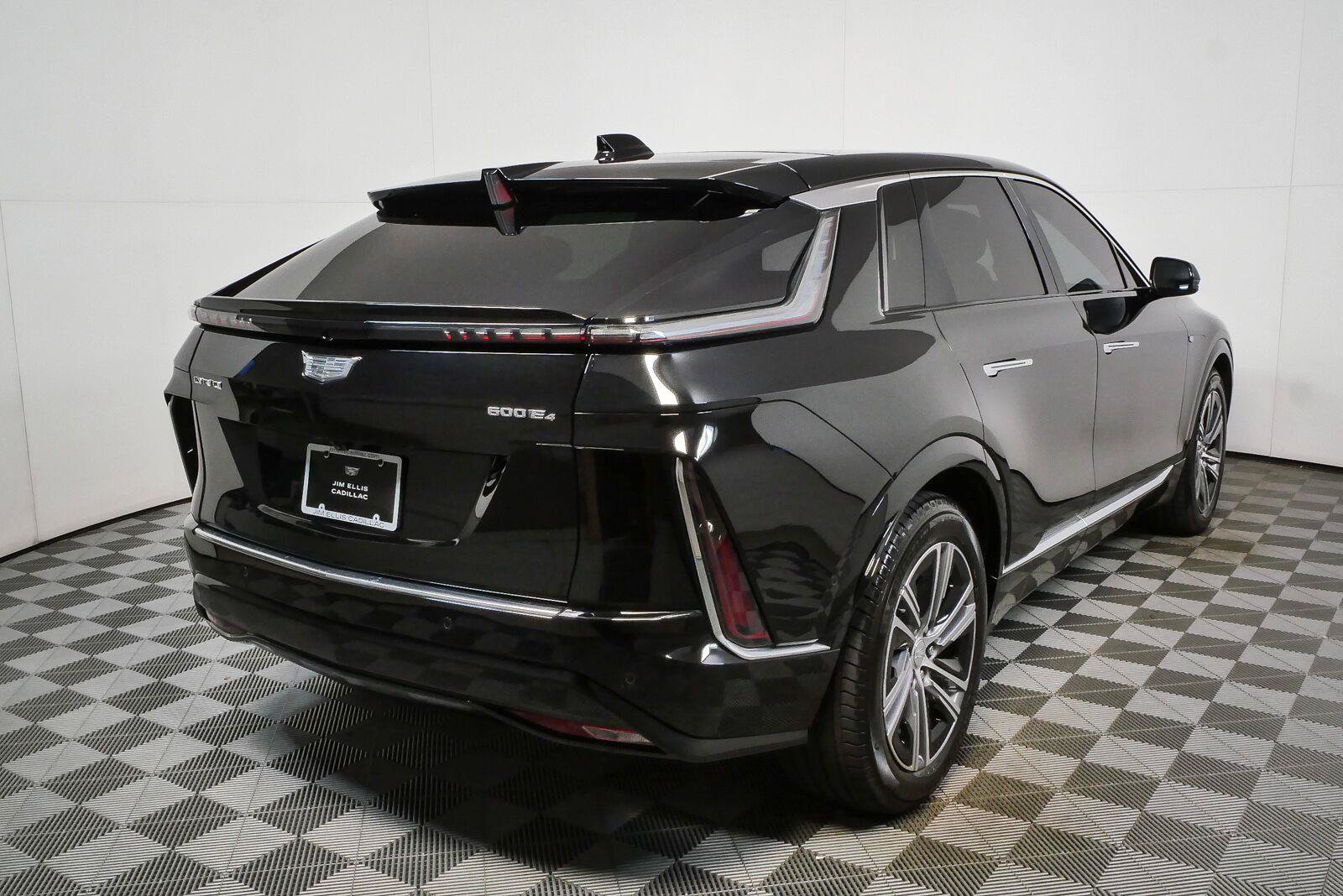 Used 2024 Cadillac Lyriq Luxury w/ Nappa Leather Package AWD/4WD image 3