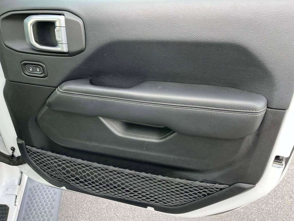 Used 2018 Jeep Wrangler Unlimited Sahara image 20