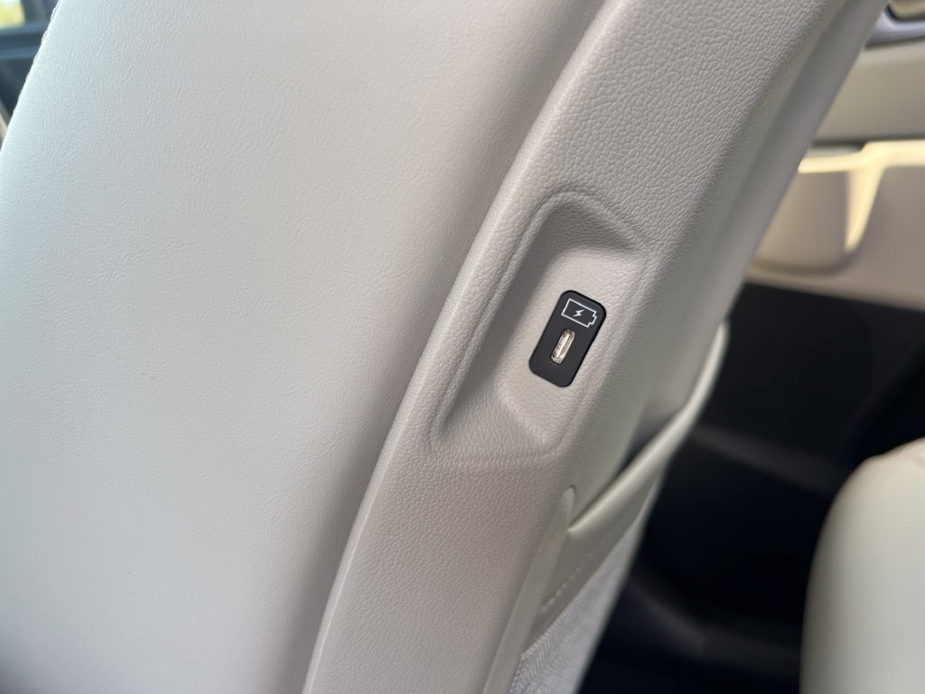 Certified 2024 Kia Sorento S w/ Panoramic Sunroof Package FWD image 17