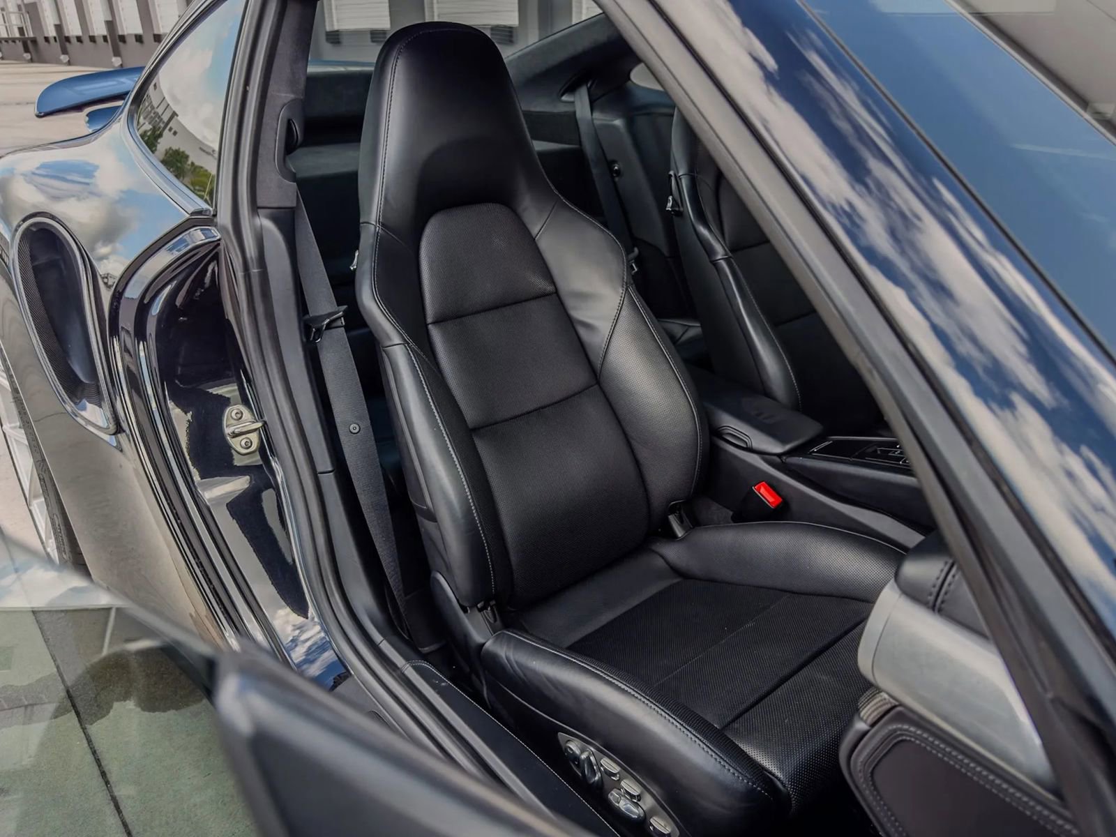 Used 2015 Porsche 911 Turbo S AWD/4WD image 38