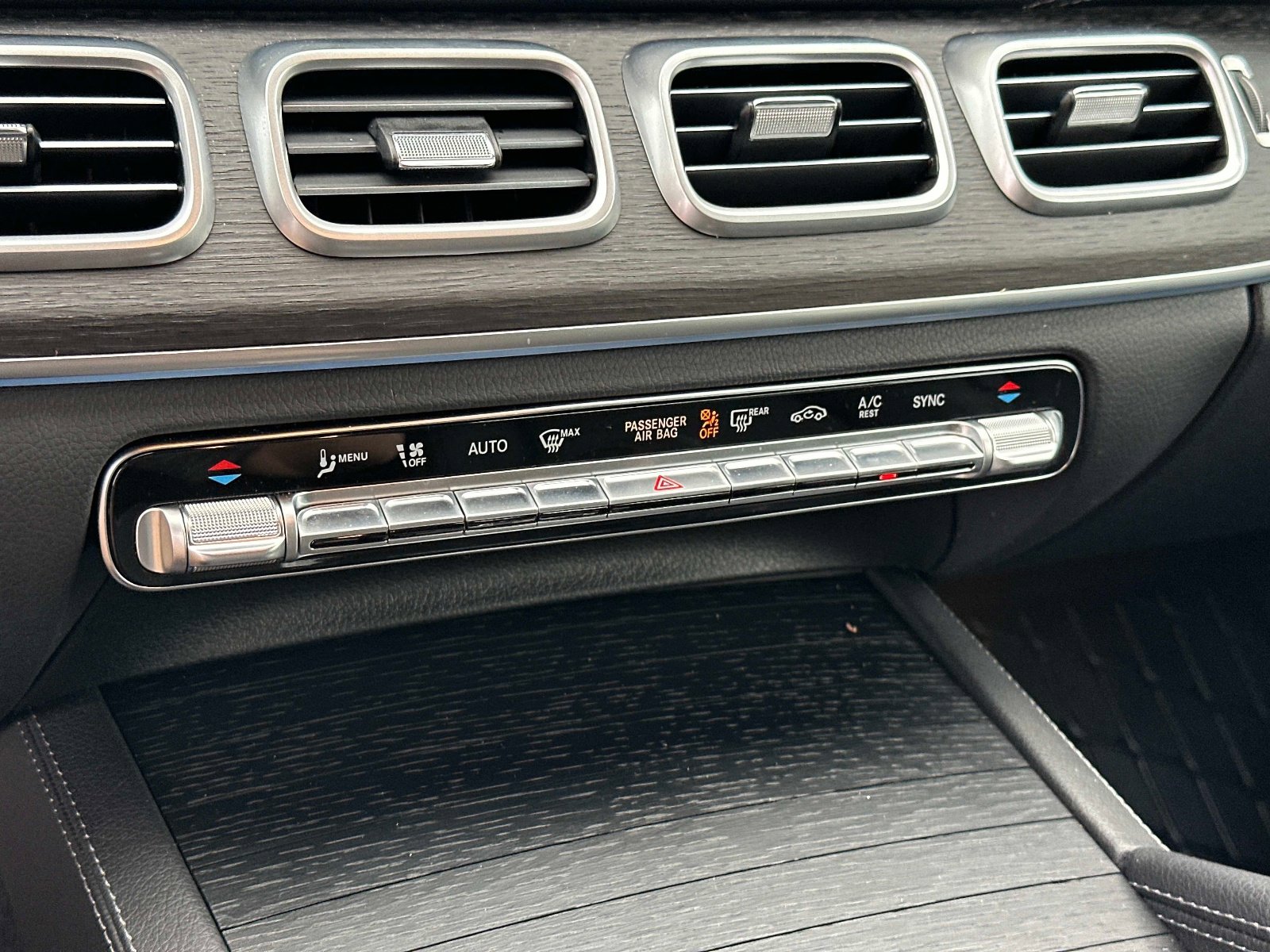 Used 2025 Mercedes-Benz GLS 580 4MATIC image 23