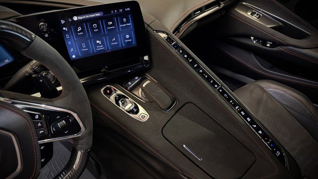 Used 2024 Chevrolet Corvette Z06 w/ Stealth Interior Trim Package RWD image 5