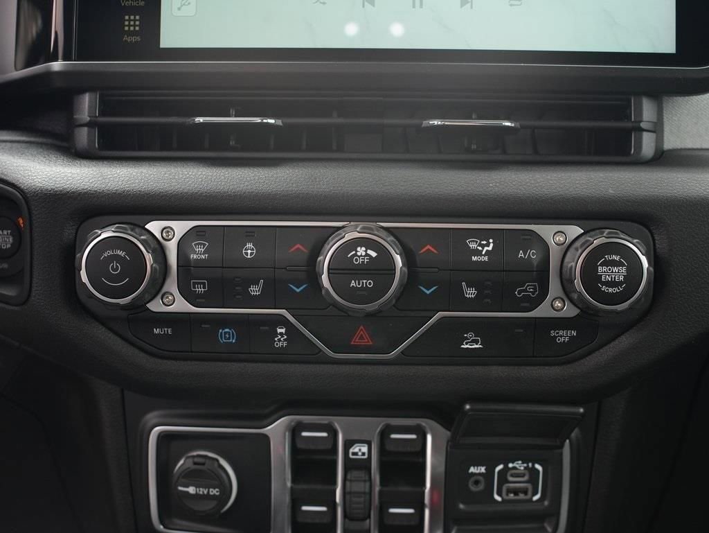 Used 2024 Jeep Wrangler Unlimited image 24