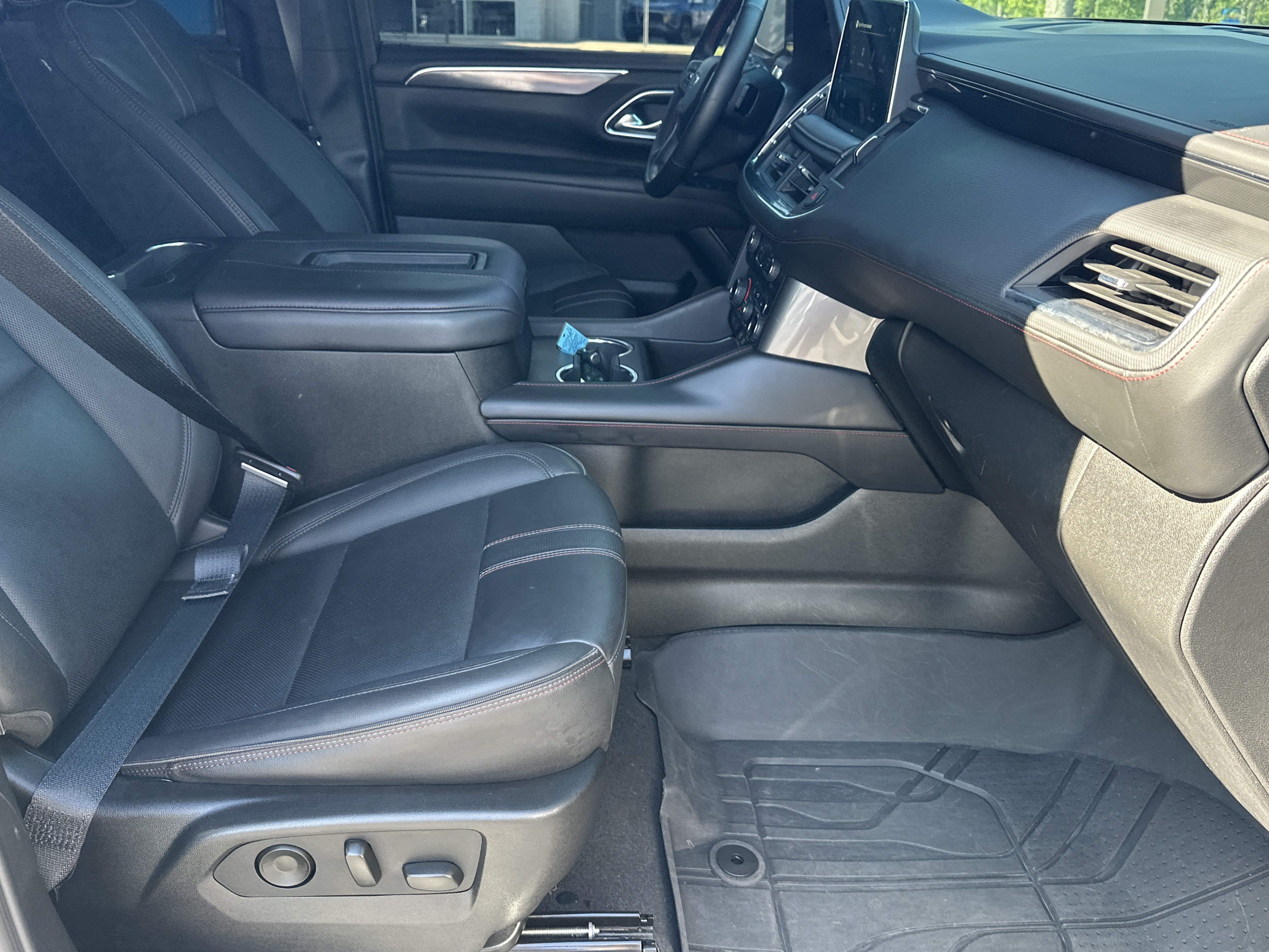 Used 2024 Chevrolet Suburban RST w/ Luxury Package AWD/4WD image 13