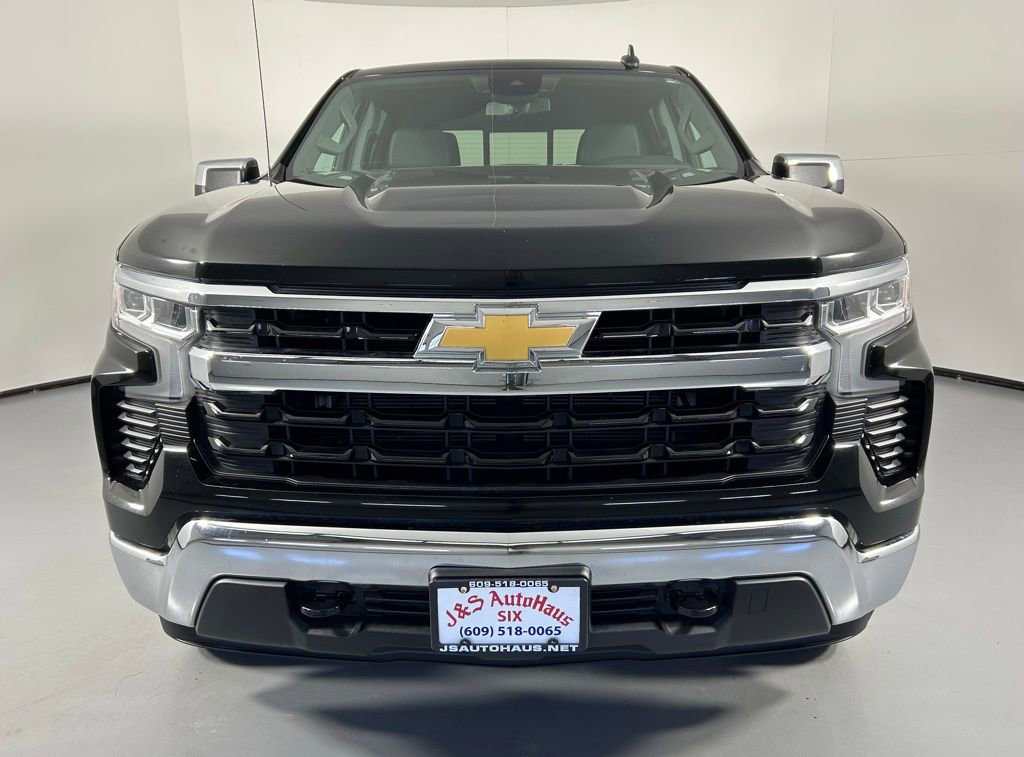 Used 2024 Chevrolet Silverado 1500 LT w/ Leather Package image 2